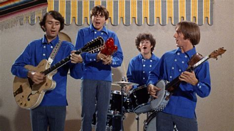  The Monkees: Una sitcom musicale che sfida i cliché e mette in scena un quartetto esilarante!